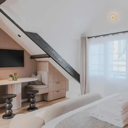 Elegance & Charm In This Cocoon With Ac - Louvre Apartment