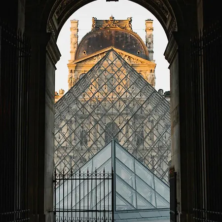 Elegance & Charm In This Cocoon With Ac - Louvre Paris
