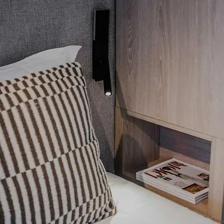 Elegance & Charm In This Cocoon With Ac - Louvre