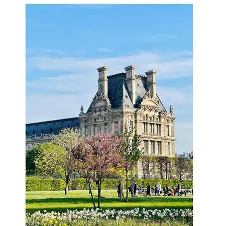 Elegance & Charm In This Cocoon With Ac - Louvre